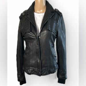 Y2K Black butter soft leather jacket, fitted,epaulette,moto,timeless,PTP 17” S/M